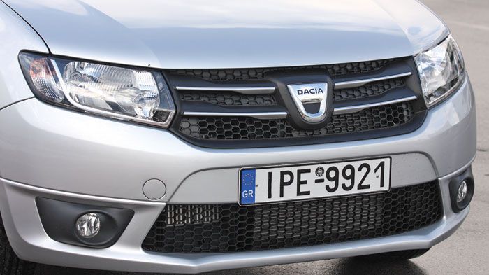 Με τιμή εκκίνησης τα 8.580 ευρώ το Dacia Sandero αποτελεί την οικονομικότερη πρόταση στην κατηγορία του. Ωστόσο, αυτή συνοδεύεται και από επιπλέον χαρακτηριστικά, όπως τους τεράστιους εσωτερικούς χώρους και πηγμένους κινητήρες. 